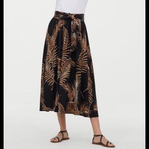 H&M leaf print belted bell skirt M